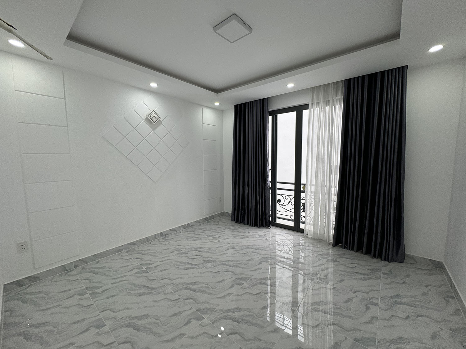 Nhà phố 3 lầu (4mx12,5m=50m2) 5 phòng ngủ hẻm ôtô 7 chỗ khu đồng bộ Nguyễn Thượng Hiền, Bình Thạnh